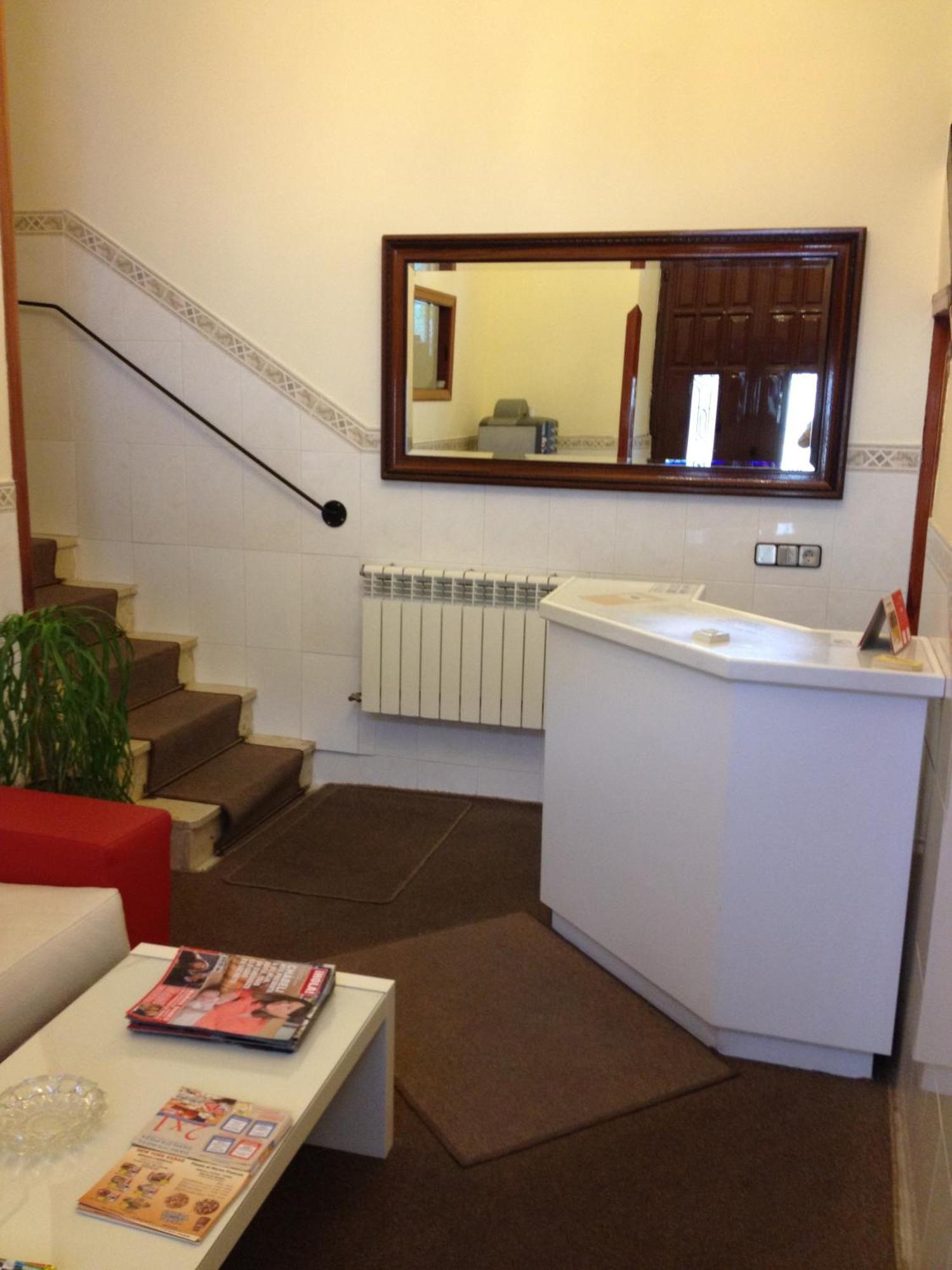 Hostal Cervantes Valdemoro Exterior photo