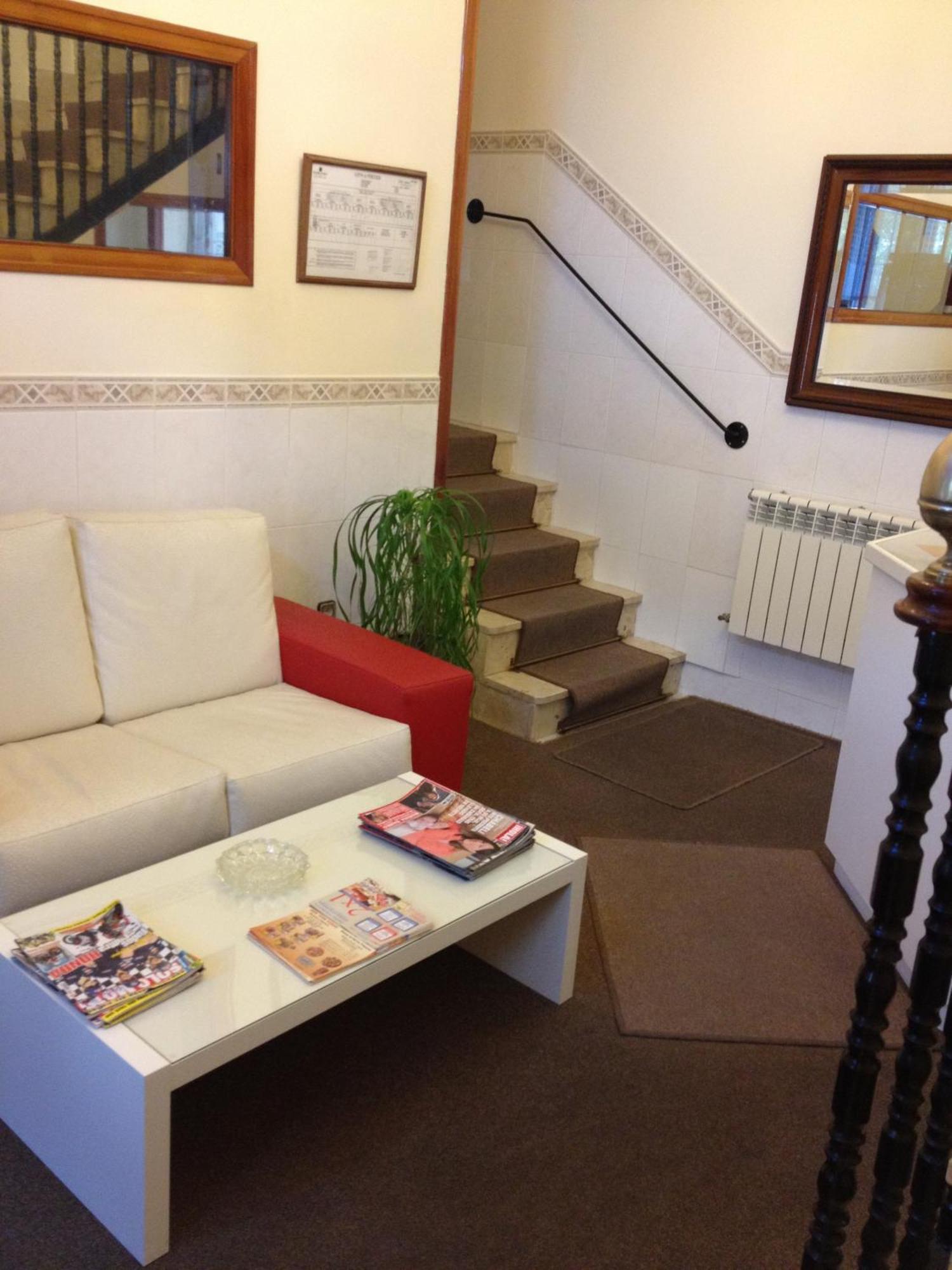 Hostal Cervantes Valdemoro Exterior photo