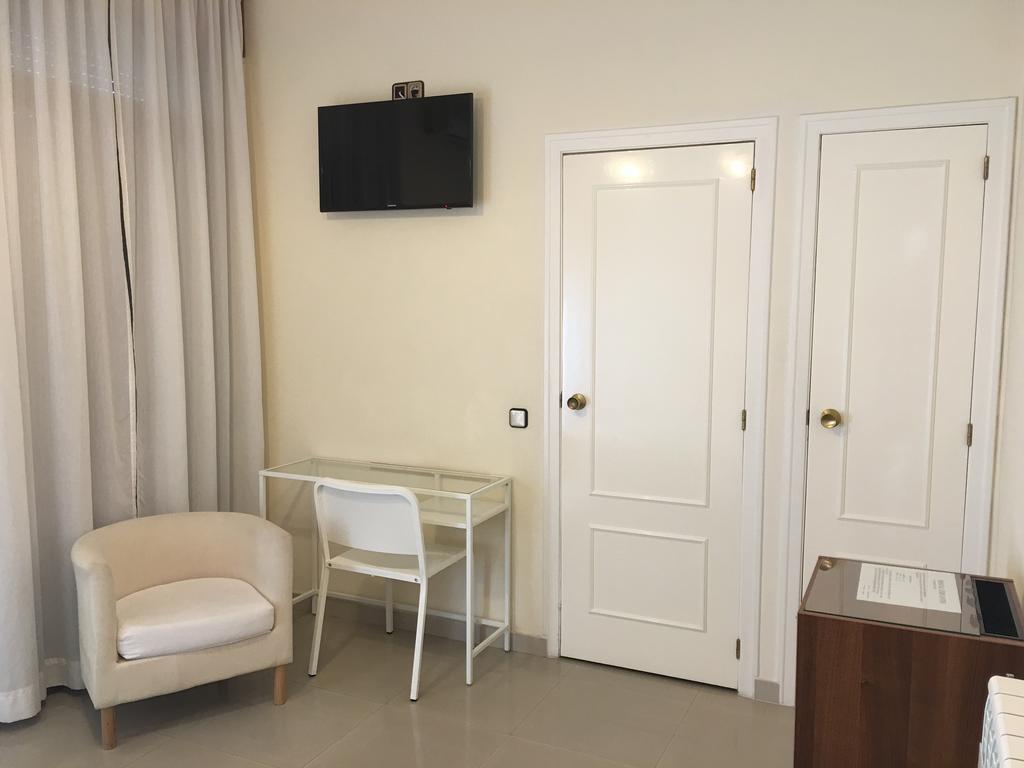 Hostal Cervantes Valdemoro Exterior photo