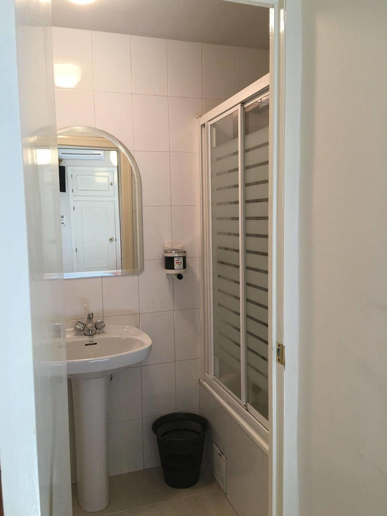 Hostal Cervantes Valdemoro Exterior photo