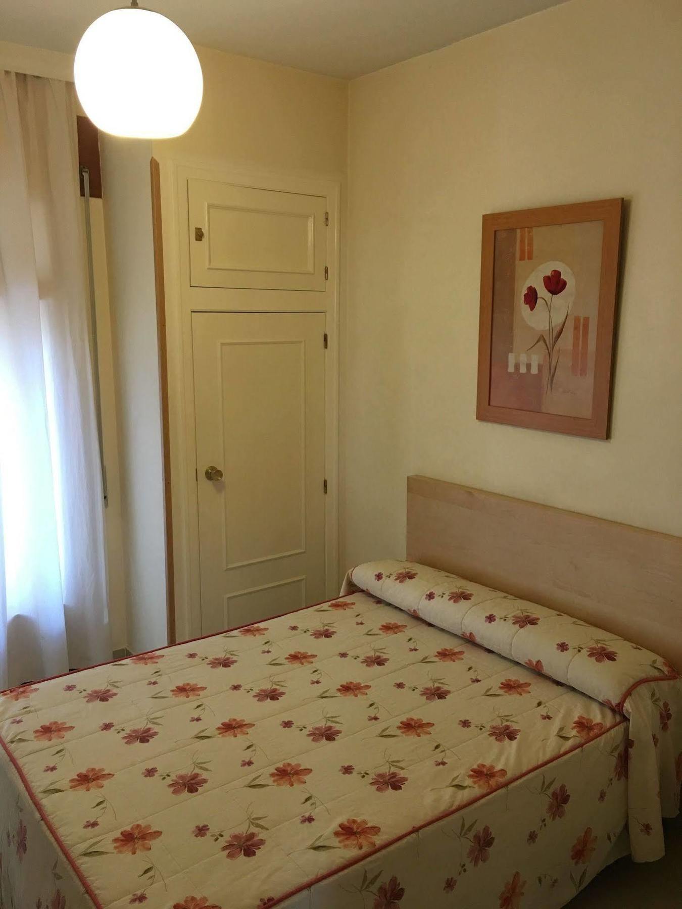 Hostal Cervantes Valdemoro Exterior photo